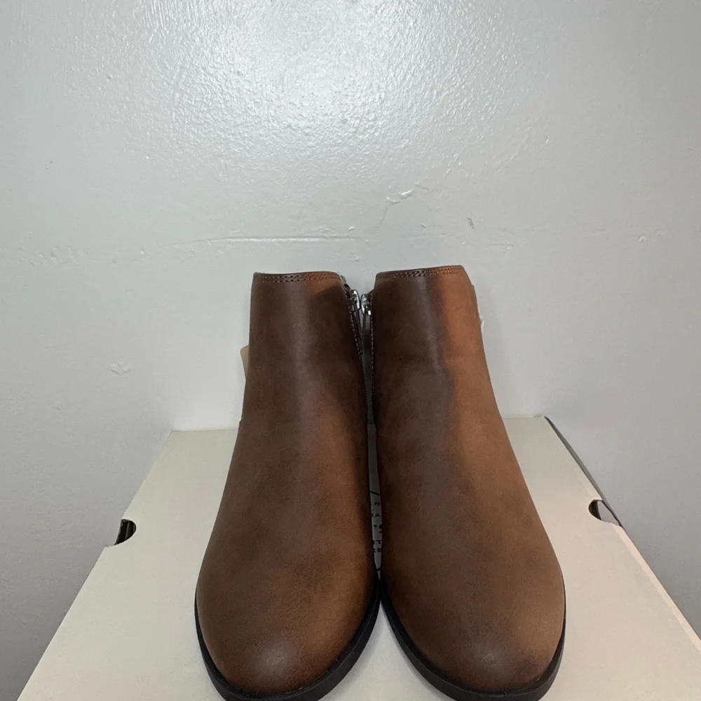 Boots size 6 New in box